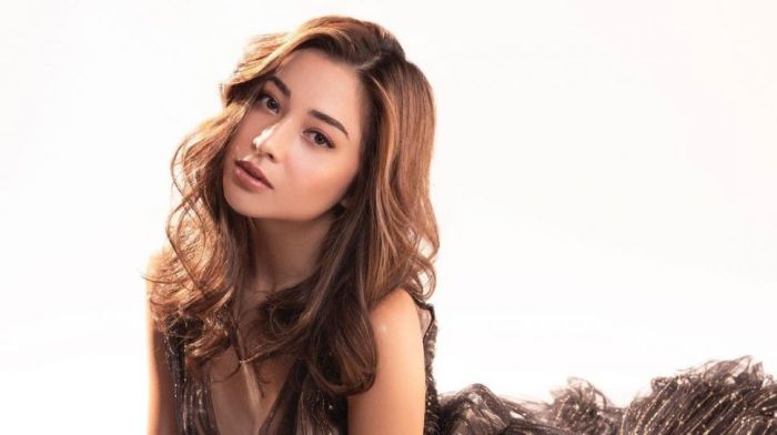 Nikita willy wajah biodata agama memilih anting berbentuk instagram perhiasan glamor mewah nan gaya luncurkan sesuai orang jadi peran teraniaya